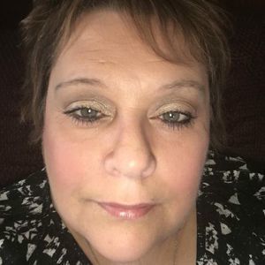 Meet your Posher, Lisa renee